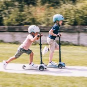 Scoot & Ride - Casco con chiusura magnetica (S-M)