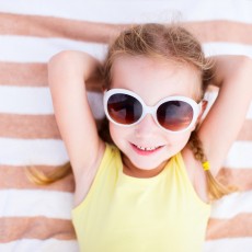 Occhiali da sole per bambini: come e quali scegliere