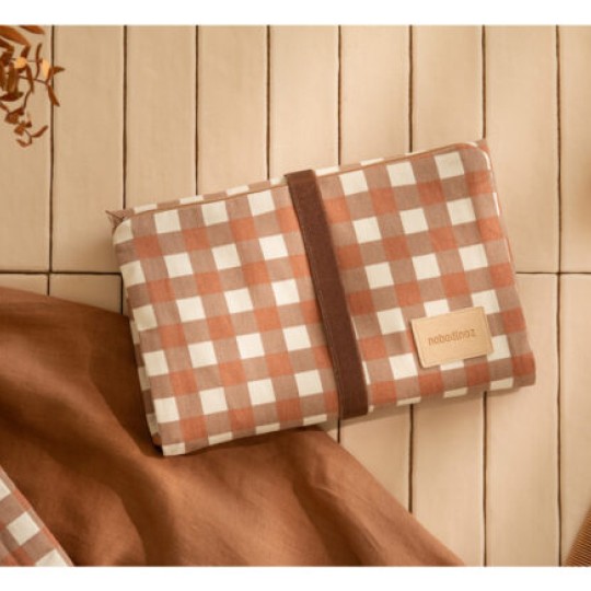 Nobodinoz - Fasciatoio da viaggio impermeabile Hyde Park - 70x50 cm - Colori Nobodinoz: Terracotta Checks
