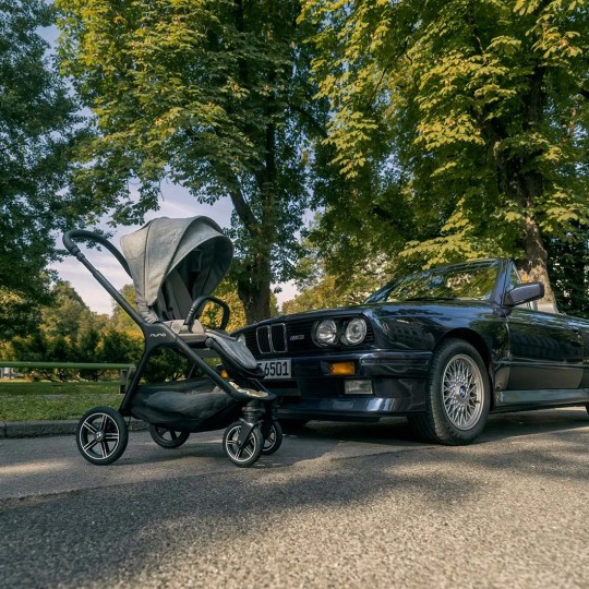 Nuna - Passeggino Triv Next - Compatto e leggero! - Colore Nuna: Graphene by BMW