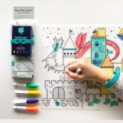 Super Petit - Tovaglietta in silicone da colorare con 5 pennarelli - 40x30cm - Disegno: Castle